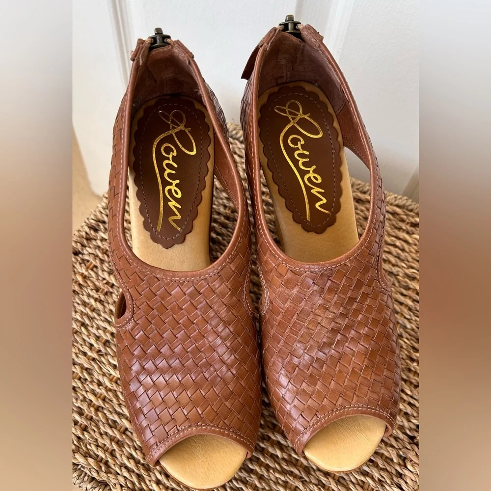 Rowen Wooden Wedges Back Zip‎ Size 8M